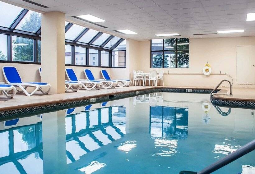 فندق Comfort Inn & Suites Watertown  1000 Islands