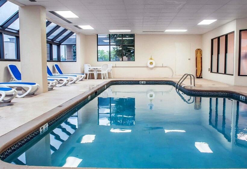 فندق Comfort Inn & Suites Watertown  1000 Islands