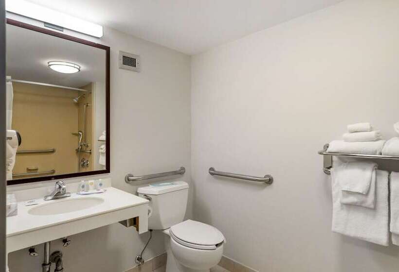 فندق Comfort Inn & Suites Watertown  1000 Islands