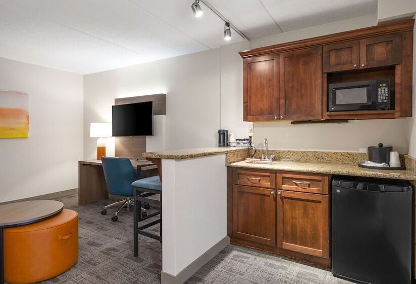 فندق Comfort Inn & Suites Watertown  1000 Islands