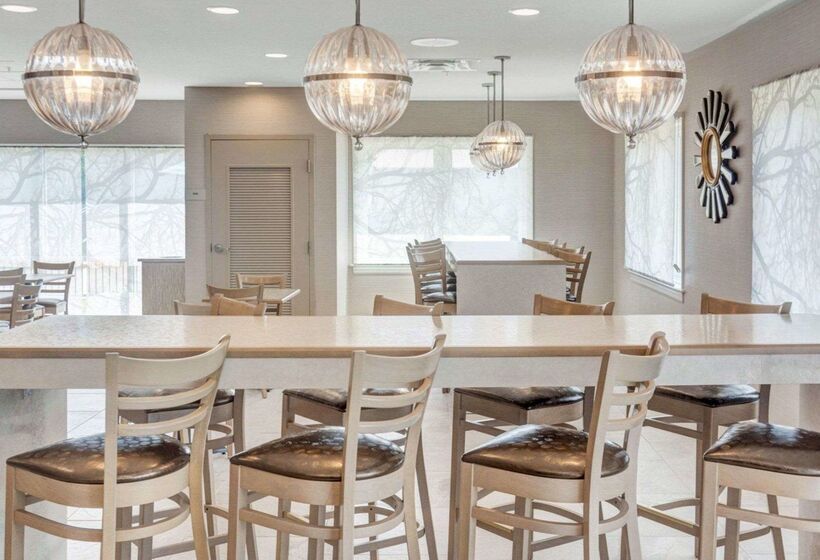 Отель Comfort Inn Williamsburg Gateway