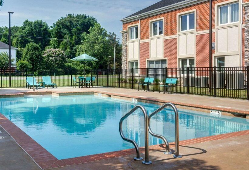 Отель Comfort Inn Williamsburg Gateway