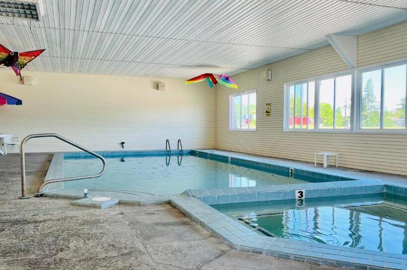 호텔 Court Plaza Inn & Suites Of Mackinaw