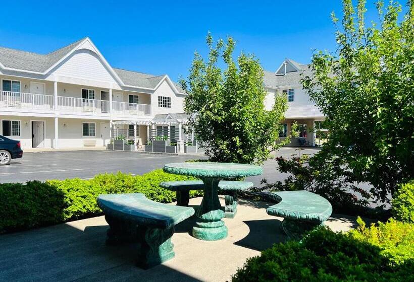 호텔 Court Plaza Inn & Suites Of Mackinaw