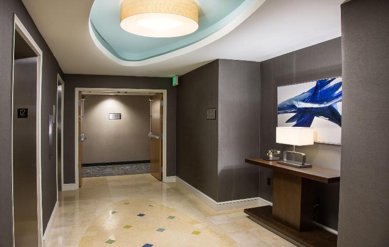 هتل Courtyard by Marriott Fort Lauderdale Beach