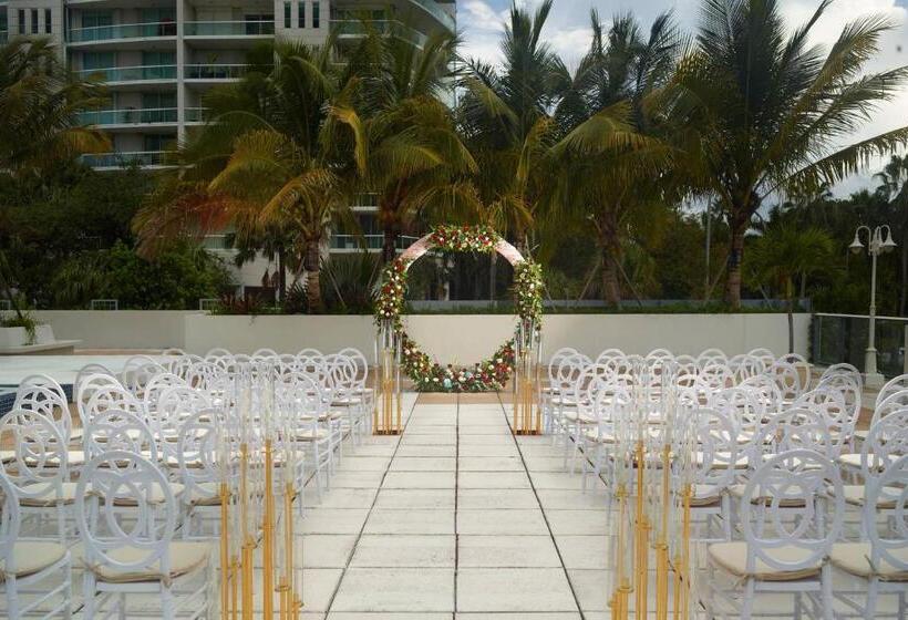 فندق Courtyard Miami Coconut Grove