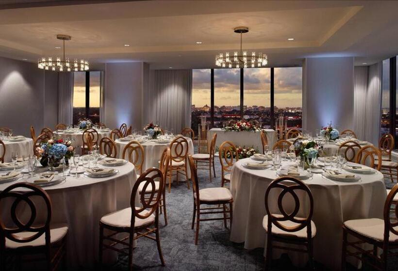 فندق Courtyard Miami Coconut Grove