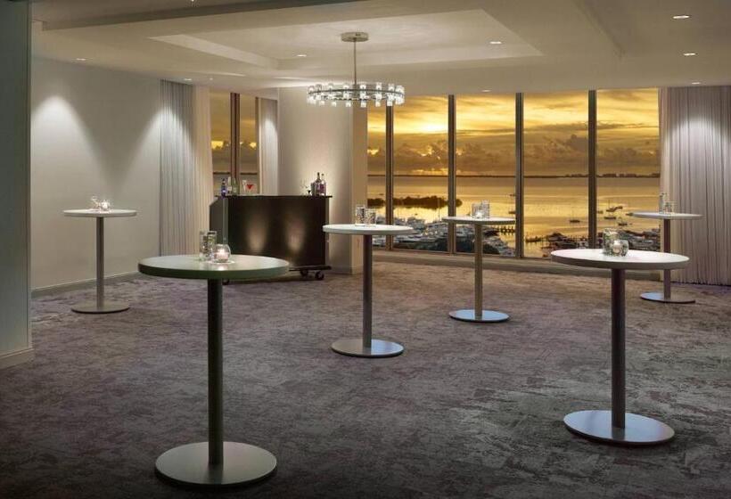 فندق Courtyard Miami Coconut Grove