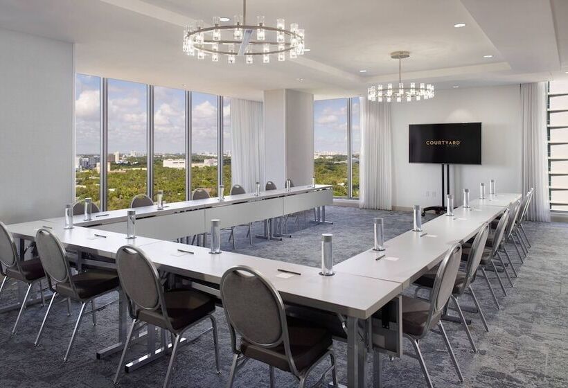 فندق Courtyard Miami Coconut Grove