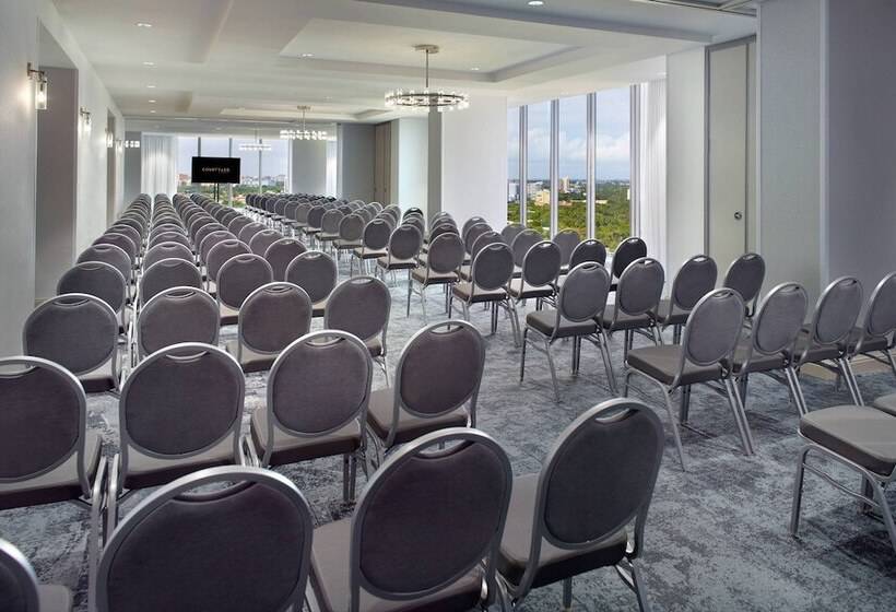 فندق Courtyard Miami Coconut Grove