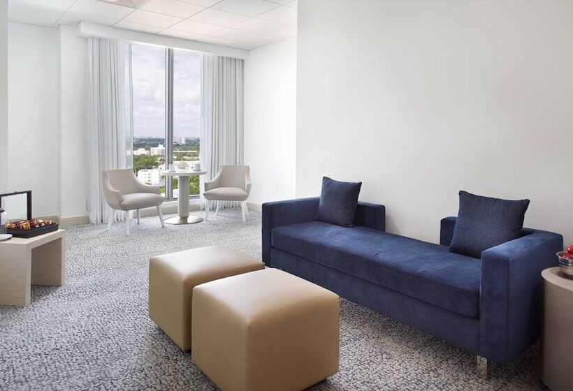 فندق Courtyard Miami Coconut Grove