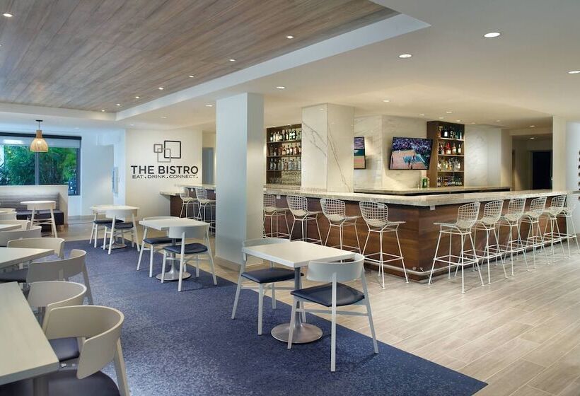בית מלון כפרי Courtyard Miami Coconut Grove