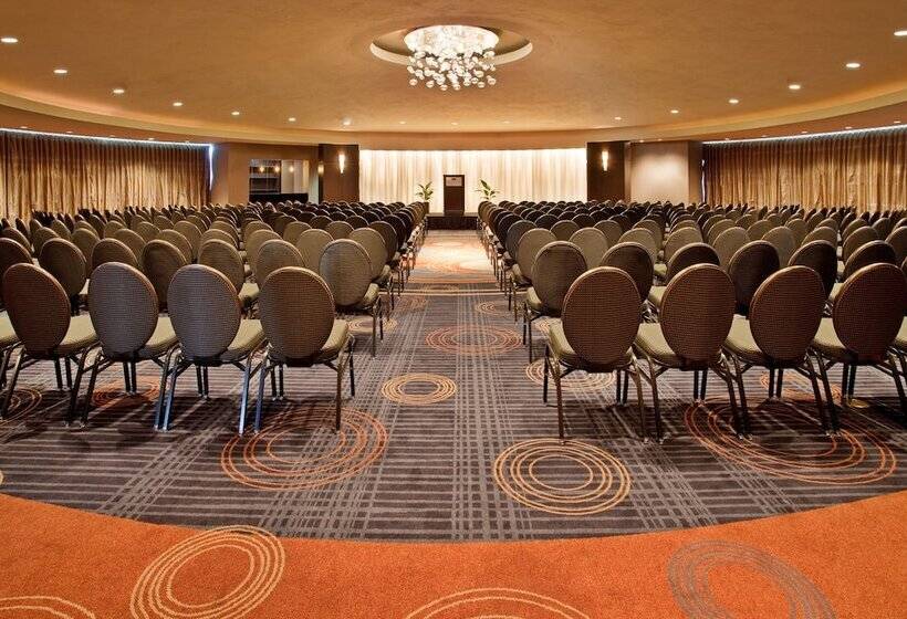 فندق Crowne Plaza Kansas City Downtown, An Ihg