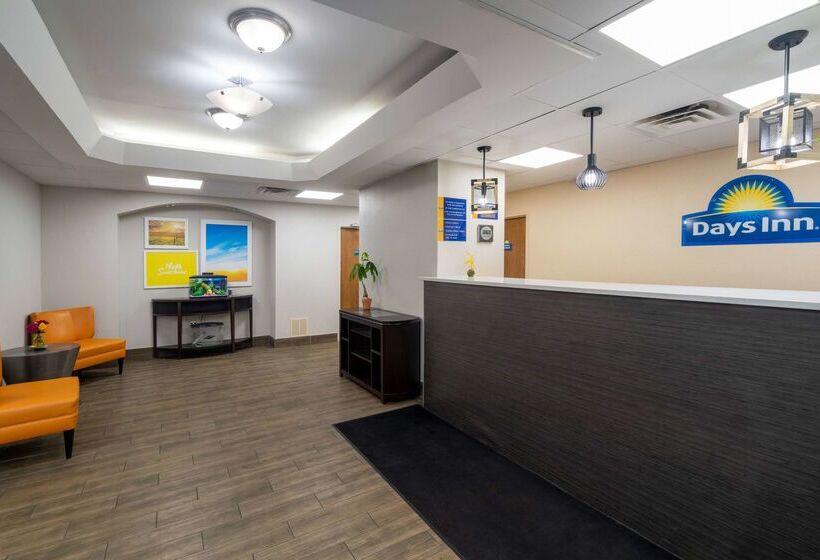 فندق Days Inn By Wyndham Clarksville North Exit 4