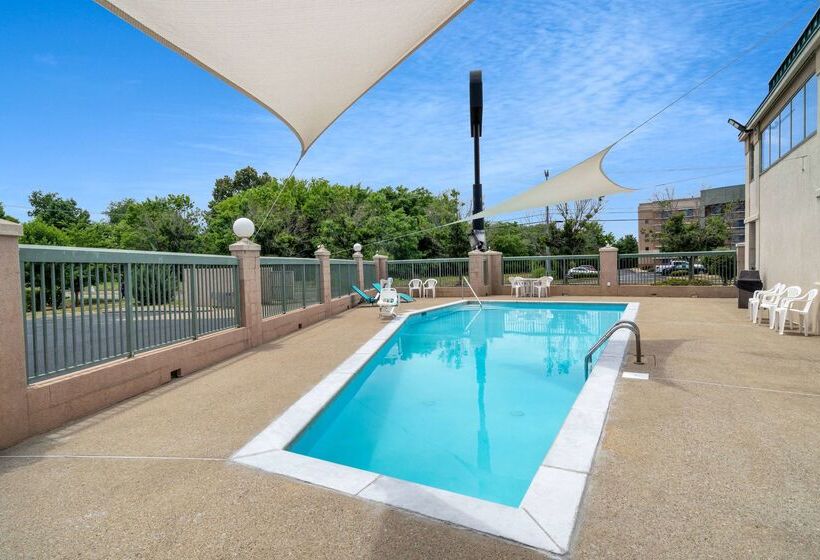 فندق Days Inn By Wyndham Clarksville North Exit 4