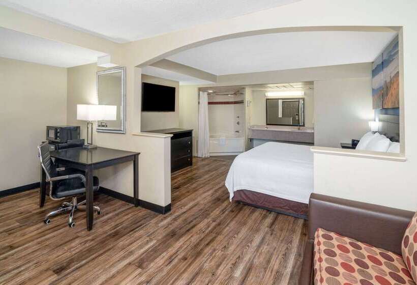 فندق Days Inn By Wyndham Clarksville North Exit 4