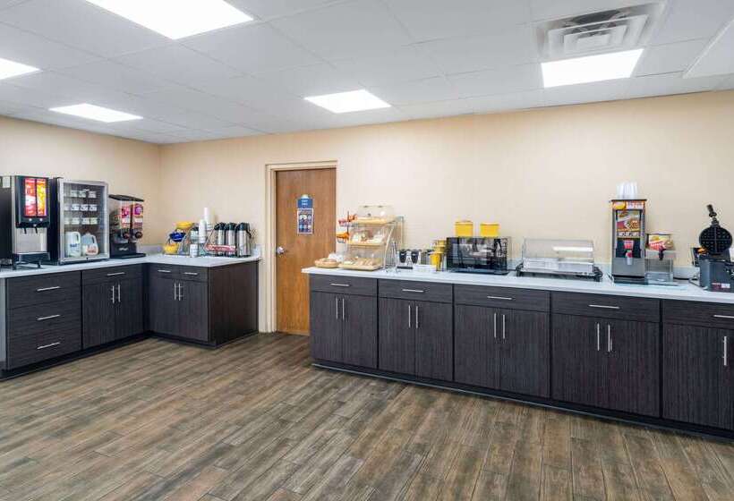 فندق Days Inn By Wyndham Clarksville North Exit 4