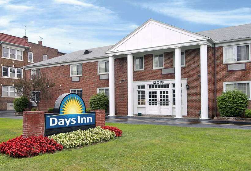 Отель Days Inn By Wyndham Cleveland Lakewood