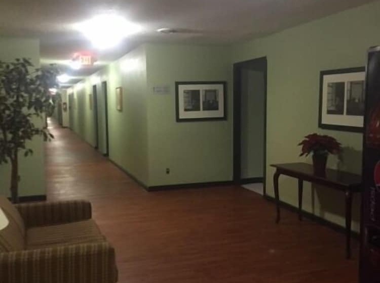 Отель Days Inn By Wyndham Cleveland Lakewood