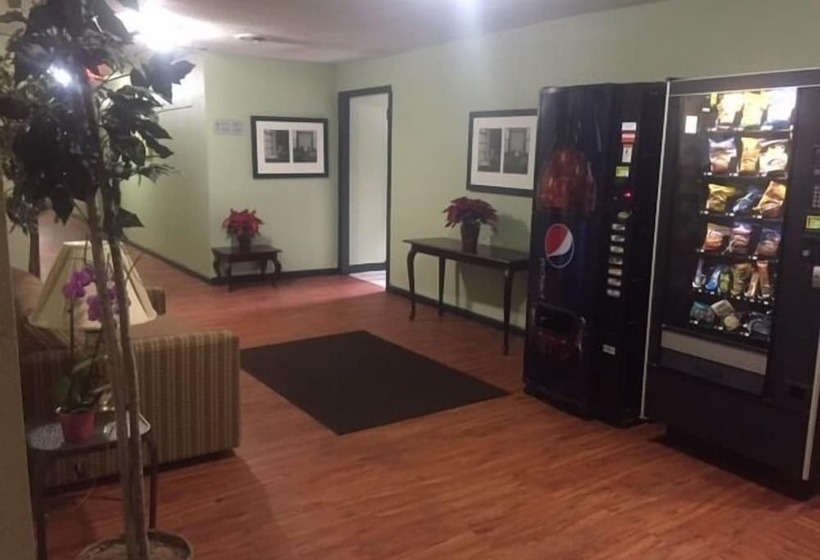 هتل Days Inn By Wyndham Cleveland Lakewood