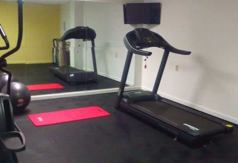 Отель Days Inn By Wyndham Cleveland Lakewood