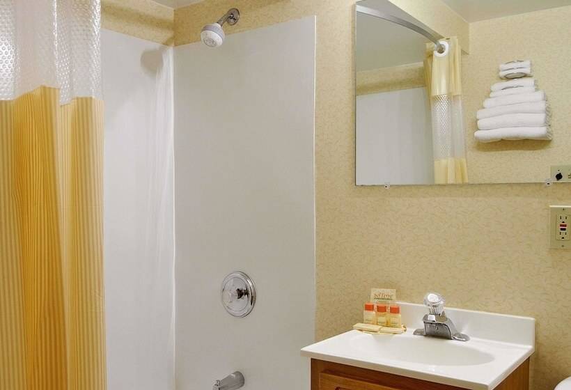 Отель Days Inn By Wyndham Cleveland Lakewood