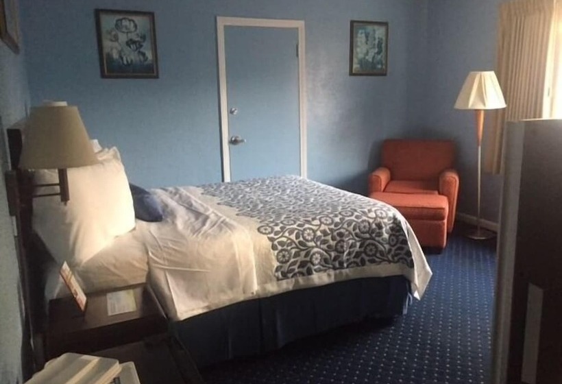 Отель Days Inn By Wyndham Cleveland Lakewood