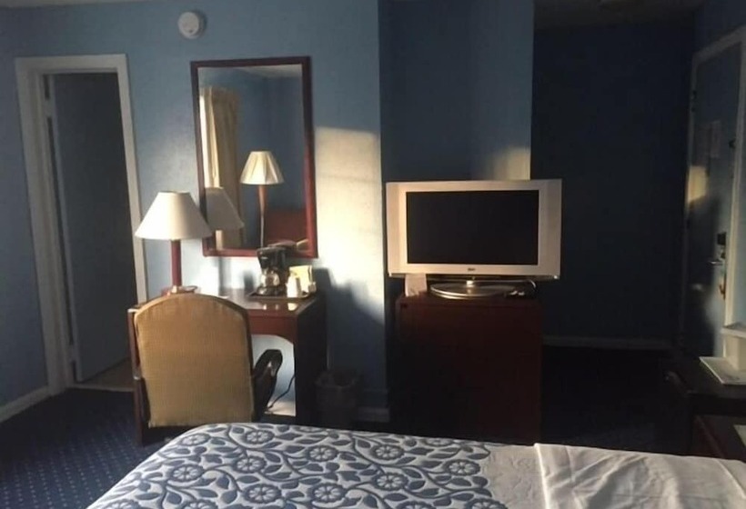 Отель Days Inn By Wyndham Cleveland Lakewood