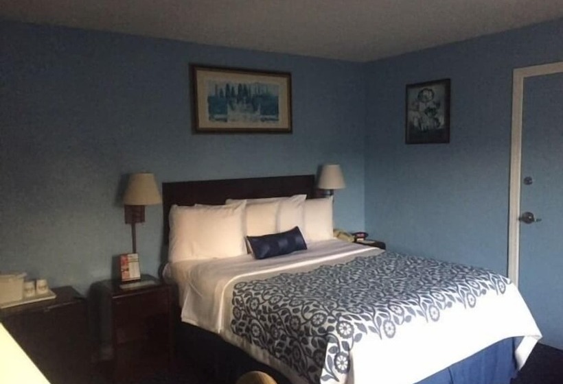 Отель Days Inn By Wyndham Cleveland Lakewood