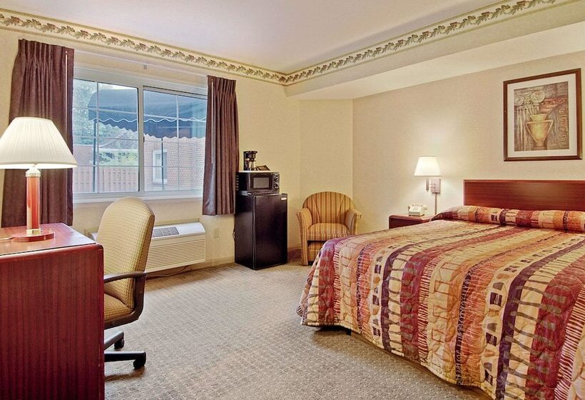 هتل Days Inn By Wyndham Cleveland Lakewood