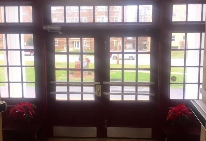 Отель Days Inn By Wyndham Cleveland Lakewood