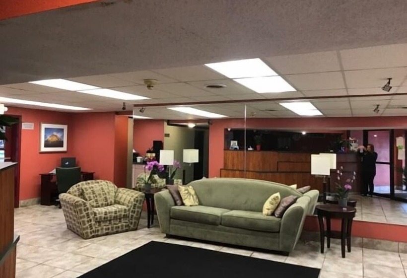 Отель Days Inn By Wyndham Cleveland Lakewood