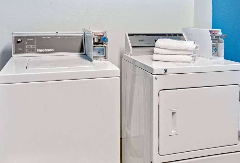 호텔 Days Inn By Wyndham Dallas Garland West