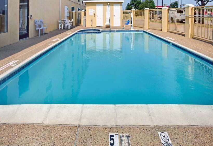 호텔 Days Inn By Wyndham Dallas Garland West