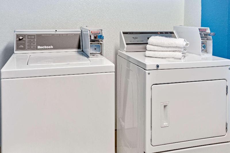 호텔 Days Inn By Wyndham Dallas Garland West