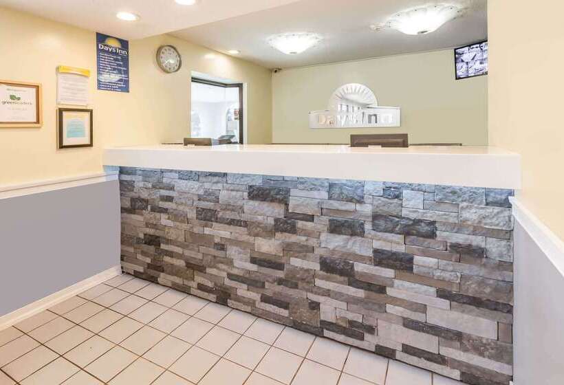 호텔 Days Inn By Wyndham Kent  Akron