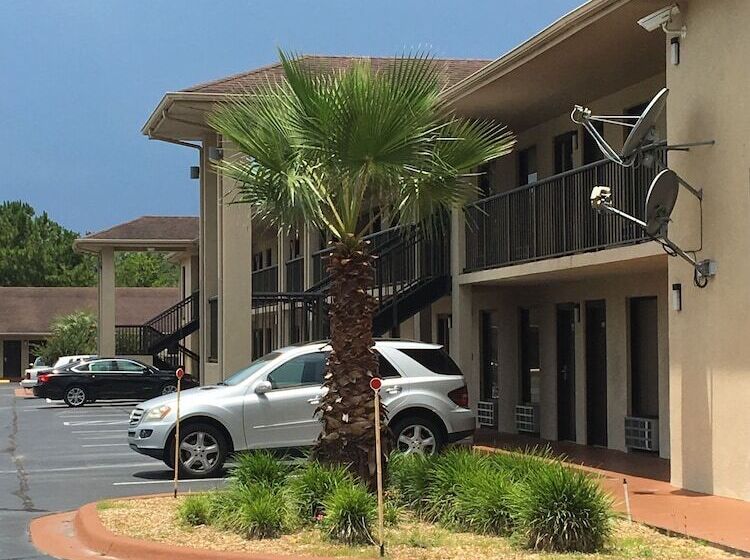 فندق Days Inn By Wyndham Lake City I10