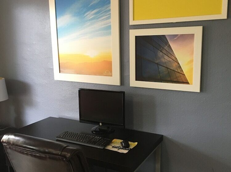 فندق Days Inn By Wyndham Lake City I10