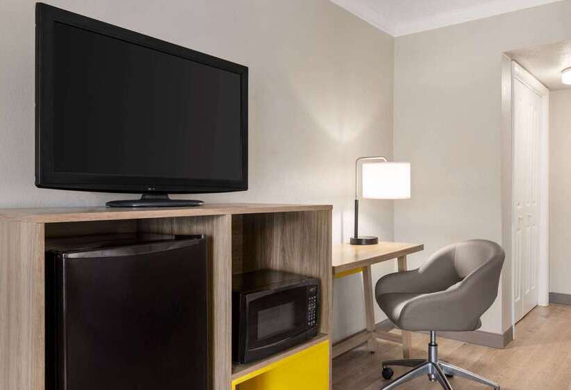فندق Days Inn By Wyndham Miami Airport North