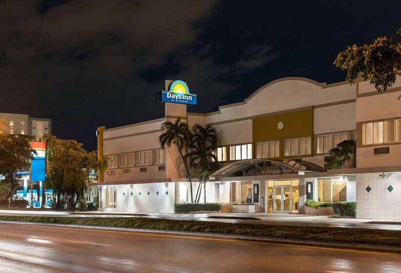 בית מלון כפרי Days Inn By Wyndham Miami Airport North
