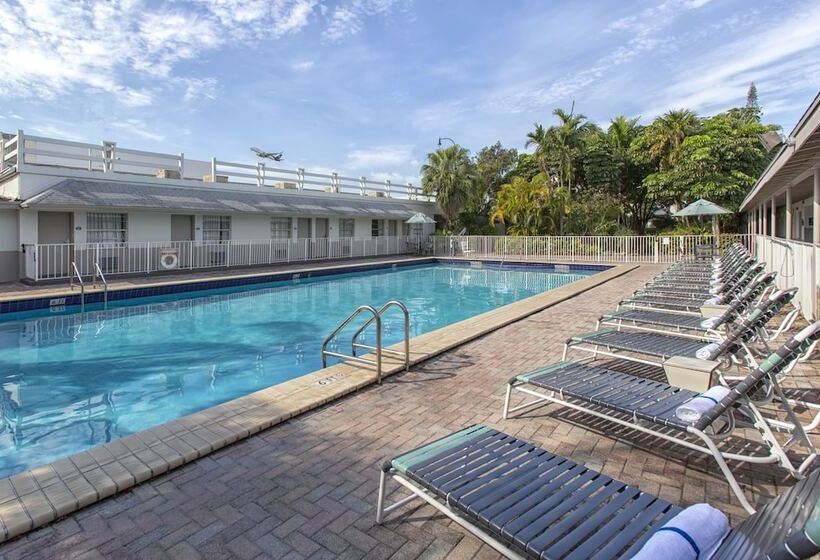 فندق Days Inn By Wyndham Miami Airport North