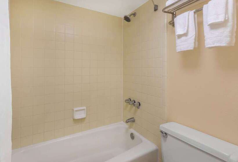 Отель Days Inn By Wyndham Mt Pleasantcharlestonpatriots Point