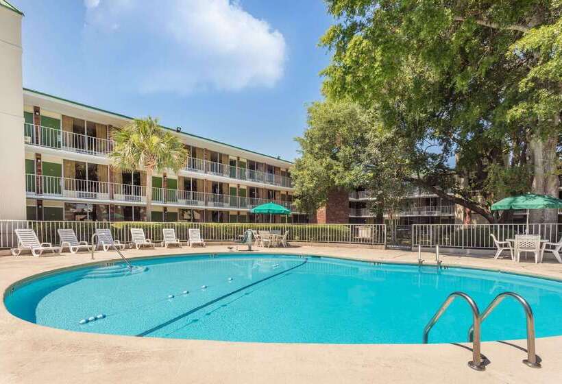 Отель Days Inn By Wyndham Mt Pleasantcharlestonpatriots Point