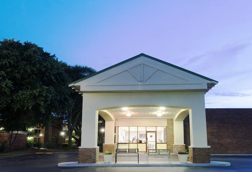 Отель Days Inn By Wyndham Mt Pleasantcharlestonpatriots Point