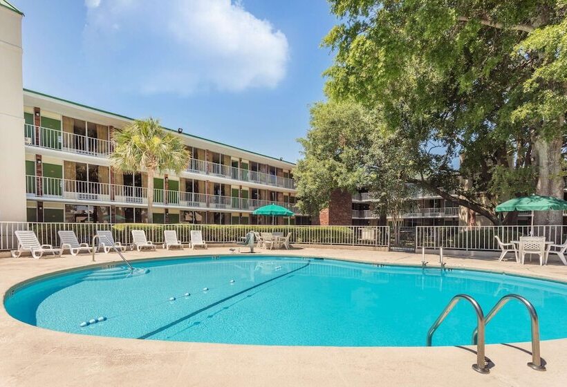 Отель Days Inn By Wyndham Mt Pleasantcharlestonpatriots Point