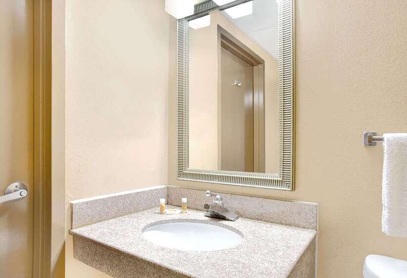 호텔 Days Inn By Wyndham Newport News City Center Oyster Point