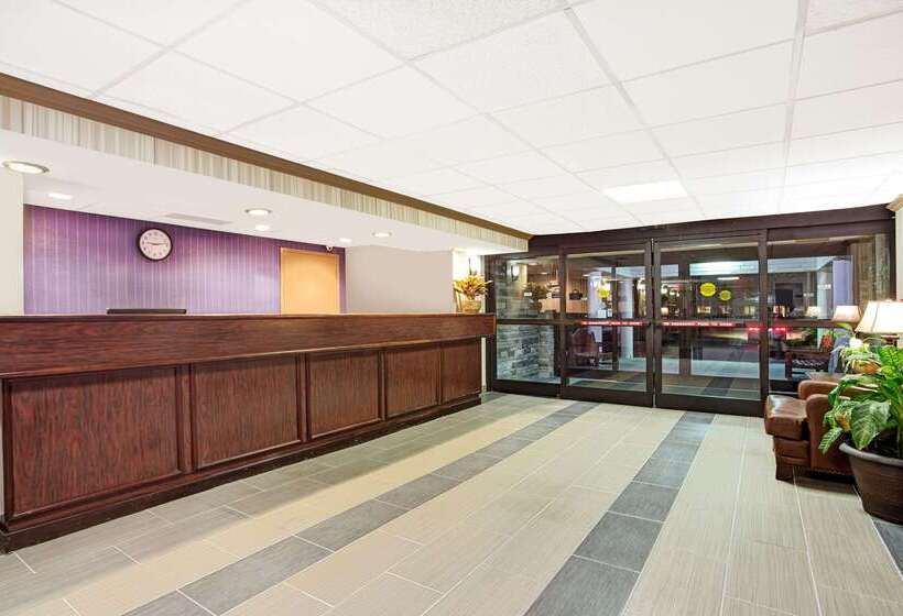 호텔 Days Inn By Wyndham Newport News City Center Oyster Point