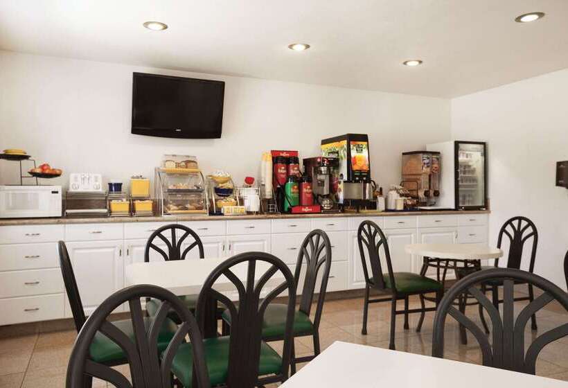 فندق Days Inn By Wyndham Oceanside