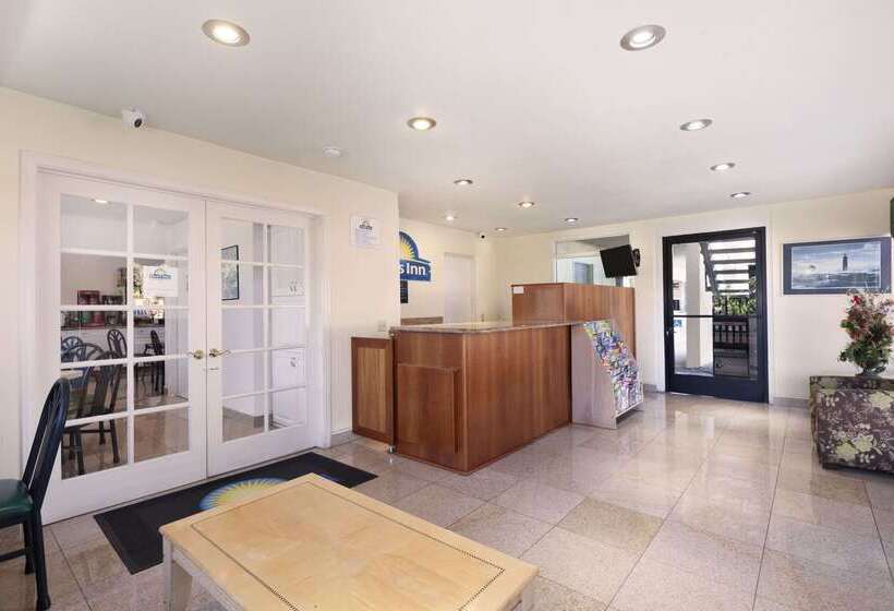 فندق Days Inn By Wyndham Oceanside