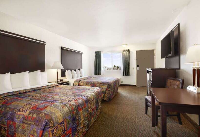 هتل Days Inn By Wyndham Oceanside